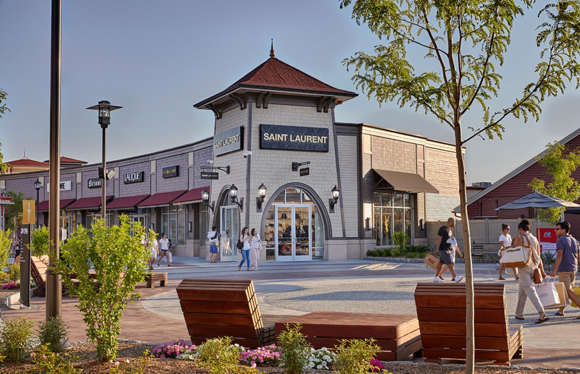 Woodbury Common Premium Outlets, Central Valley, New York